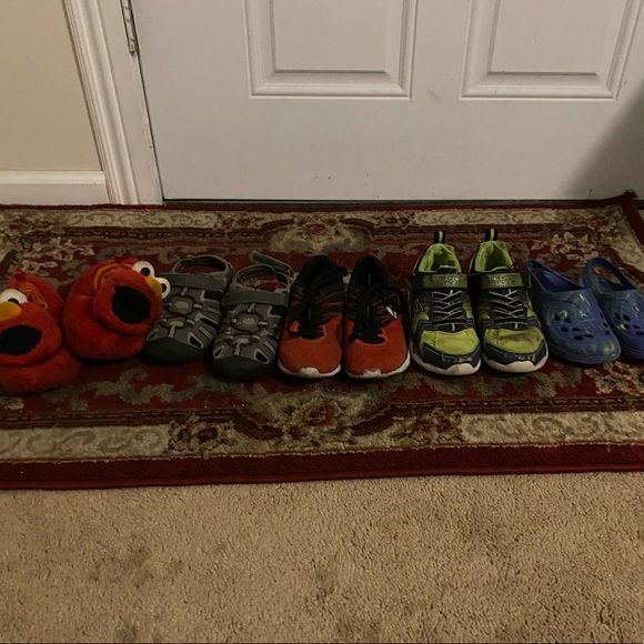 kids used 5 sets shoes - Picture 1 of 1